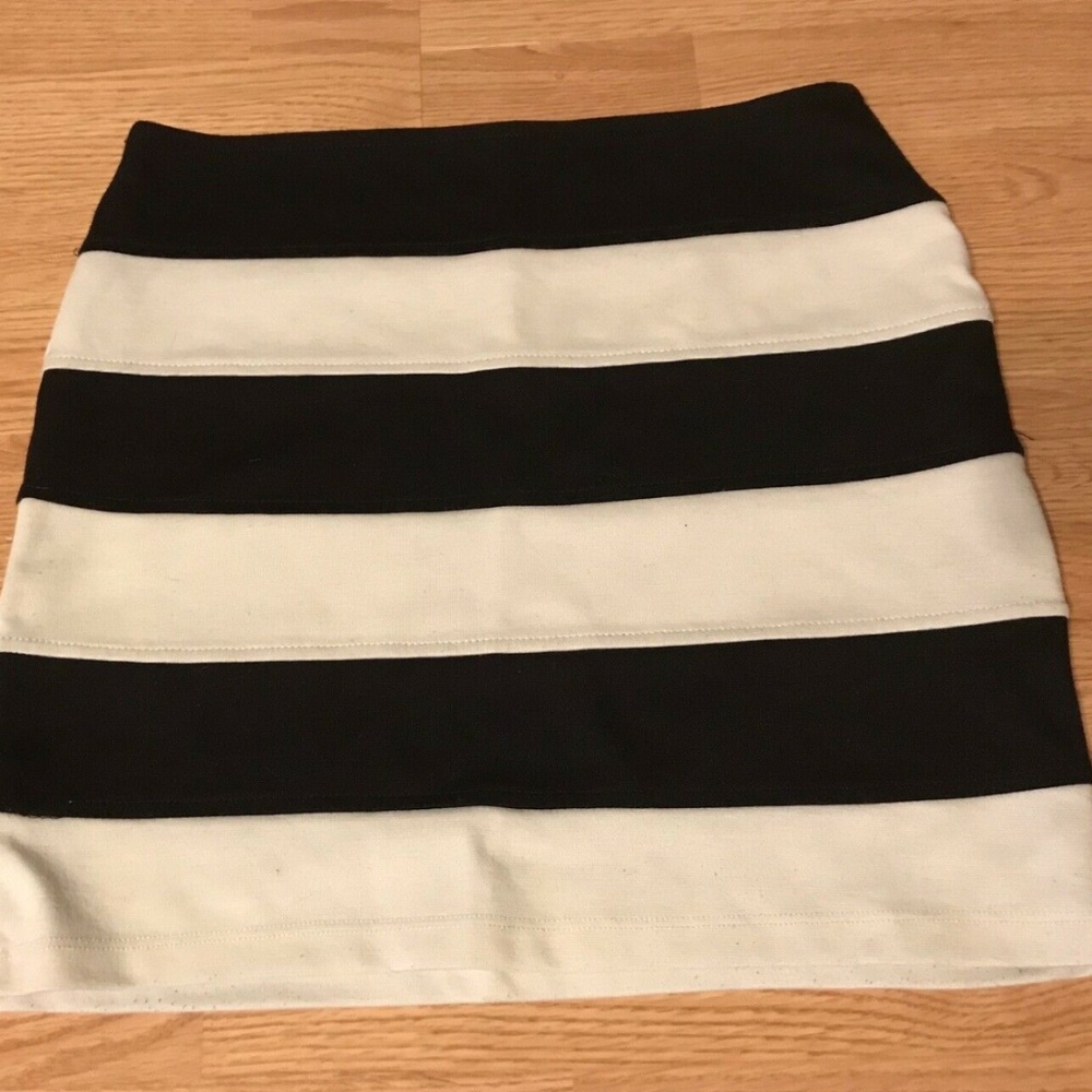 Basic House Mini Black White Striped Skirt